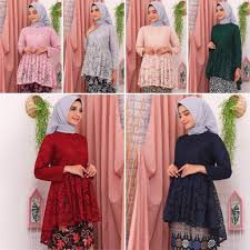 Warna hitam yang kini sedang menjadi happening sangat cocok digunakan untuk acara di malam hari. Harga Kebaya Modern Hijab Terbaik Juli 2021 Shopee Indonesia
