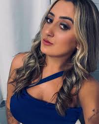 Amanda Pereira's Instagram, Twitter & Facebook