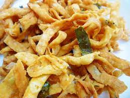 Panasakan minyak, goreng ikan bilis sehingga garing dan asingkan. Resepi Kerepek Gunting Ikan Bilis