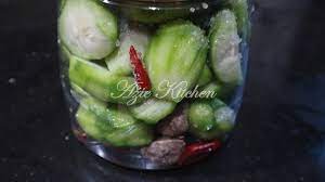 Saya letak dalam pinggan untuk memudahkan. Jeruk Kedondong Asam Boi Azie Kitchen