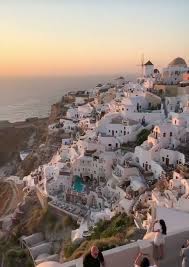 Present in major cities, international capitals and in the most beautiful tourist destinations, barnes offers an exclusive selection of rare and unique properties located in europe, north … Oia Santorini Grecia Santorini Outdoor Oia