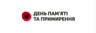 На цій лісовій могилі з ініціативи виконавчого апарату районної ради та депутатів було встановлено дубовий хрест, огороджено її та прикріплено меморіальну табличку з відповідним написом. Specproekt Do Dnya Pam Yati Ta Primirennya Ua Pershij
