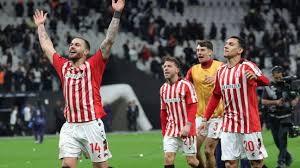 Depay misses late penalty, Estudiantes advance to Libertadores semis after 17 years