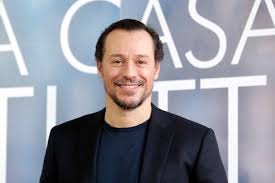 La paternità è sempre una grande emozione. Chi E Stefano Accorsi Attore Di 1992 Carriera E Biografia