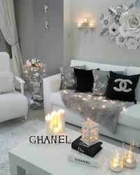 Soffici cuscini divano, splendidi cuscini decorativi, veri e propri complementi d'arredo. 15 Idee Su Chanel Arredamento Chanel Arredamento Gioielli Con Perline Ricamate