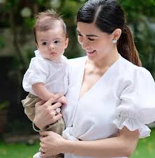 Ketika seseorang lelaki mati dalam keadaan muslim, saudara seimannya wajib memandikannya. Kecil Lagi Pun Handsome Wajah Terbaharu Anak Lelaki Pelakon Marimar Buat Orang Ramai Cair