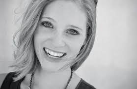 Dee Clement's Instagram, Twitter & Facebook