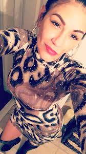 Pura Vera 💅🏼 as a child I was always told by my parents .. tu eres pura  Vera standing at 5'9 , My Verá uncles were tall and handsome , thanks To