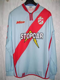 Toda la información y las últimas noticias. Arsenal De Sarandi Home Football Shirt 2004