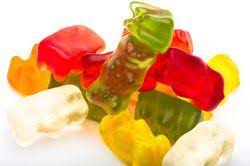 Gummibaren Selber Machen So Gelingt S 8 El Agar Agar Pulver 4 Tassen Fruchtsaft Gummibaren Selber Machen Sussigkeiten Selber Machen Pralinen Selber Machen