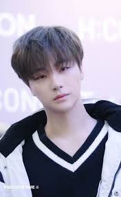 Dalam akun tersebut menampilkan pria tampan yang berfoto dengan kucing peliharaanya. Foto Kpop Jinhwan Ikon Ikon Photoshoot Mix And Match Ikon