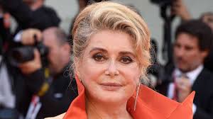 Samedi 10 juillet 2021, catherine deneuve a fait son grand retour à cannes, un an et demi après avoir fait un avc sur le tournage de de son vivant. Catherine Deneuve Devoile Enfin Sa Methode Pour Retarder Les Rides Et Paraitre Si Jeune