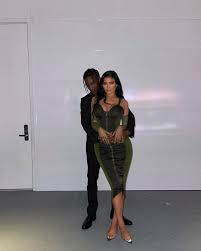 She also has 4 half siblings from her mothers side including kourtney kardashian, kim kardashian, khloé kardashian and rob kardashian, and 4 half siblings from her. Profil Kylie Jenner Ibu Dan Pebisnis Muda Terkaya Yang Lagi Clbk Matamata Com