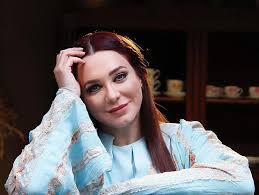 تواظب الفنانة السورية سلاف فواخرجي على نشر صور لها من كواليس مسلسل شارع شيكاغو، معبرة عن ثقتها التامة بما تقدمه وتجاهلها لما يثار حوله. Iz3obradbj32um