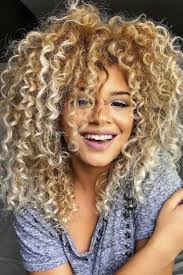 To make sure the shag looks like a cute way to style curly hair, make sure you define your curls. 21 Amazing Styles That You Can Do With Your Long Curly Hair My Stylish Zoo