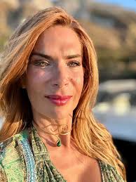 Sempre impeccabile la Regina Veronica #veronicamaya #adoriamoveronicamaya  #reginamaya #deaveronica #busty #bustymilf #bustywomen #bustyandproud  #conduttricetv #springdress #chebombe #chiodi #chiodiduri #chechiodi #💣💣