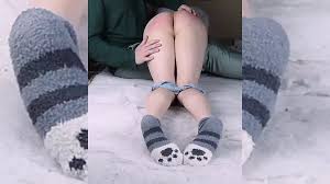 Kitsy Me0w. 전통적인 OTK 핸드 스팽킹. 아름다운 둥근 엉덩이와 두꺼운 허벅지의 Sissy 트랜스젠더.