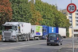 Mehrere menschen wurden bei dem unglück zum. Feuerwehreinsatz Bei Stadtischer Mullgeselslchaft In Leverkusen Rauch Zog Nach Brand Bei Avea Richtung Autobahn Mullverbrennung War Nicht Betroffen Kolner Stadt Anzeiger