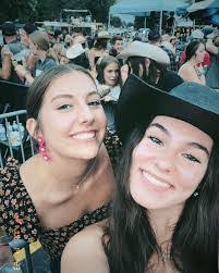 Alyssa Putnam's Instagram, Twitter & Facebook