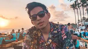 Di balik sosoknya sebagai suami, niko al hakim merupakan seorang musisi dan memiliki sejumlah bisnis. Profil Niko Al Hakim Biodata Hingga Perjalanan Karier Musisi Yang Digugat Cerai Rachel Vennya Tribunstyle Com