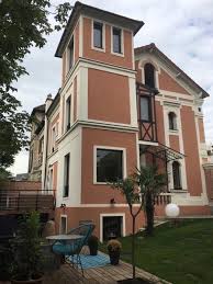 Maison Familiale A Suresnes 250 M2 Avec Extension Maison Familiale Maison Maison De Ville