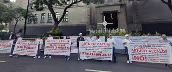 Fuera Arturo Zayún; queremos trabajar, empleados del Nacional Monte de Piedad en la SCJN