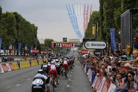 (©la chronique républicaine) à lire aussi. Tour De France Pourquoi Une Arrivee Apres 21 Heures Sur Les Champs Elysees L Equipe