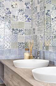 Piastrelle Per Bagno E Cucina 20x20 Colorate Idee Bagno Rustico Arredamento Piccolo Bagno Arredamento Bagno