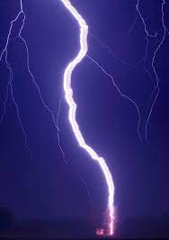 Electrifying Image A Rare Lightning Phenomenon Is Caught On Camera Lightning Photography Lightning Wild Weather