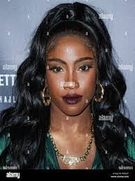 Candice Streeter's Instagram, Twitter & Facebook