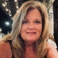 Lori Dilullo's Instagram, Twitter & Facebook