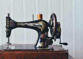 520757 4000x2839 cabinet, antique, textile machine, machine, bob, vintage,  spool, wall, seqing, thread, needle, wheel, bobbin, singer, sew, sewing  machine, handle, sewing, Creative Commons images, old, crank - Rare Gallery  HD Wallpapers