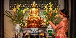 Bàn thờ phải thanh tịnh và trang nghiêm ...