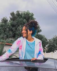 Uma bronha sai tão barato. 85 7 Mil Curtidas 726 Comentarios Lisandra Barcelos Lisabarcelox No Instagram Video Novooo Dyed Curly Hair Hair Color Underneath Half Dyed Hair