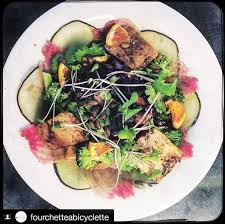 Une Delicieuse Assiette Vegetarienne Par Fourchette A Bicyclette Eclo Ferme Urbaine De Micropousses A Bruxelles