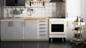 Votre vaisselle sera mise en valeur mais à l'abri dans un buffet à portes vitrées tandis que votre linge de maison, vos. Petite Cuisine 12 Astuces Gain De Place Cote Maison