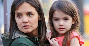 ZIEN: Katie Holmes deelt zeldzame foto van dochter Suri (10) op Instagram