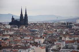 It is built entirely in black lava stone, which makes it highly distinctive, and visible from a great distance. Clermont Ferrand Cathedral Religiana