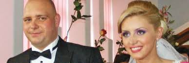 "Nunta anului 2011" destramata de amantlacul anului 2013. Roberta a  divortat in secret de deputatul Adrian Mocanu