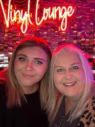 Entertainment and personal offers at La Vella Lounge