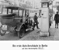 1925 Taxis In Berlin Mit Der Ersten Autosaule Berlin Geschichte Berlin Leben In Berlin