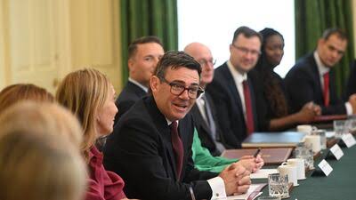 New UK Prime Minister Burnham gathers his Cabinet - KIRO 7 News Seattle