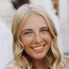 Jennifer Lenk's Instagram, Twitter & Facebook