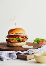 Burgers Aux Croquettes De Poulet Geantes Trois Fois Par Jour Food Budget Friendly Recipes Food Inspiration