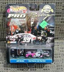 Nascar '99 piyasaya üzerine karışık eleştiriler aldı. Hot Wheels Nascar Pro Pit Crew 99 Jeff Burton Die Cast Car Nip Ebay