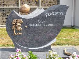 Grabstein Auf Dem Bergfriedhof Lahr Im Schwarzwald De Germany Cemetery Statues Gravestone Grave Memorials