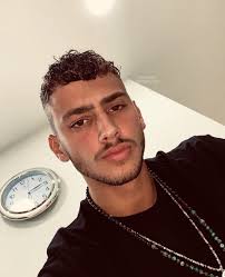 Pinterest Supreme Cora En 2020 Beaux Mecs Muscles Mecs Muscles Beaux Mecs