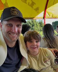 Happy International, families with 2 boys and a dog day! These special days  are sure getting specific. Saltspring, pumpkin patch and @jamielaurenphoto  💞