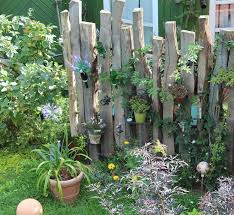 Sichtschutz Aus Holzresten Garten Outdoor Werkstatt U A Aus Garten Holzresten Outdoor Sichtschutz In 2020 Pflanzen Dekor Garten Design Vorgarten Ideen