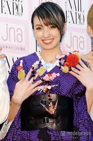 画像1 12 南明奈 5時間かけて完成した ド派手ロングネイル 披露 南 明奈 ロングネイル 披露
